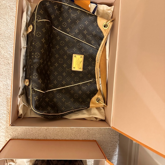 Louis Vuitton Galleria GM - Picture 11 of 15